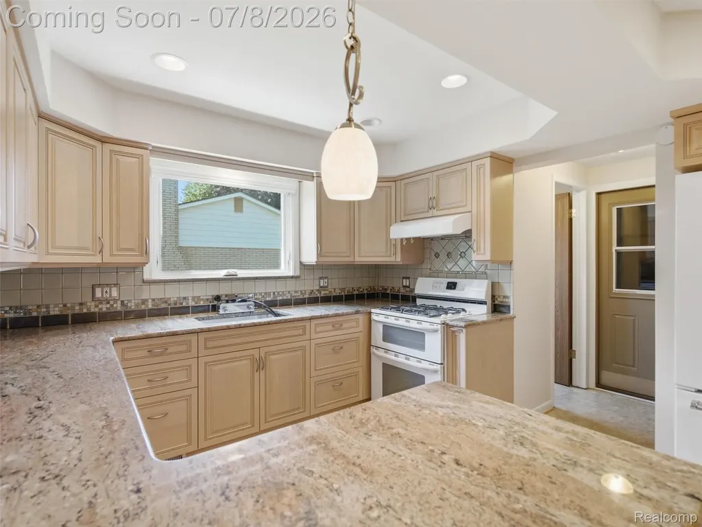 17268 Fitzgerald Street Livonia City MI 48152