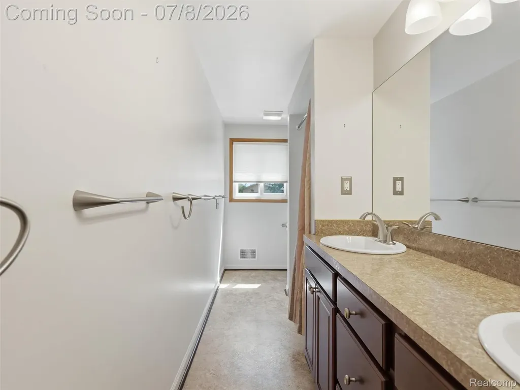 17268 Fitzgerald Street Livonia City MI 48152