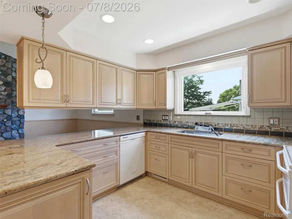 17268 Fitzgerald Street Livonia City MI 48152