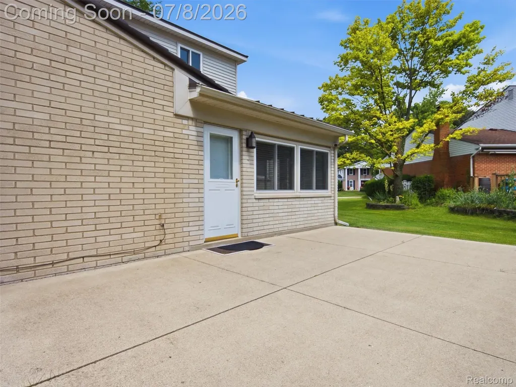 17268 Fitzgerald Street Livonia City MI 48152