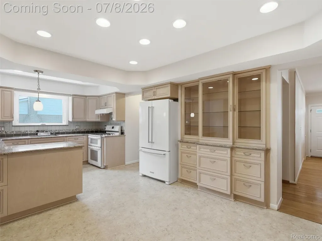 17268 Fitzgerald Street Livonia City MI 48152