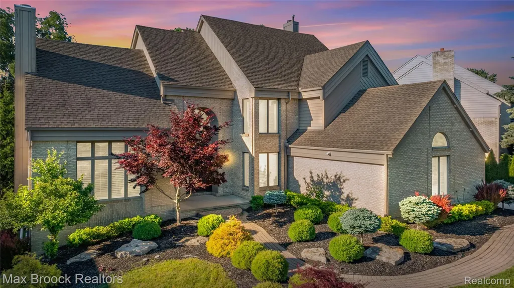 7102 Alta Vista Drive West Bloomfield Charter Township MI 48322