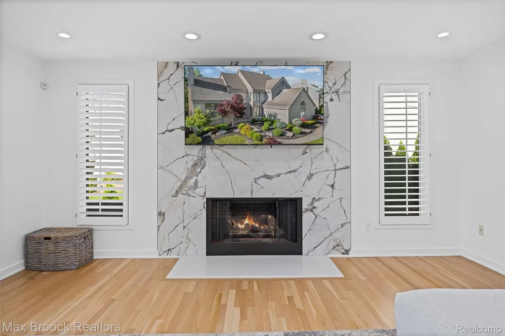 7102 Alta Vista Drive West Bloomfield Charter Township MI 48322