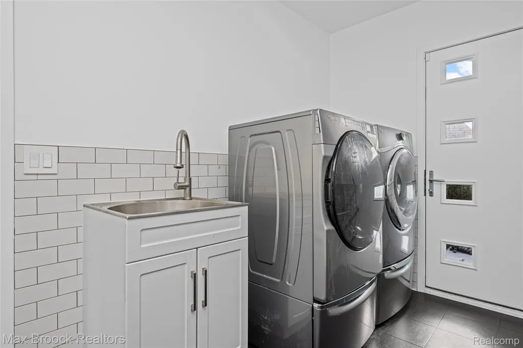 7102 Alta Vista Drive West Bloomfield Charter Township MI 48322