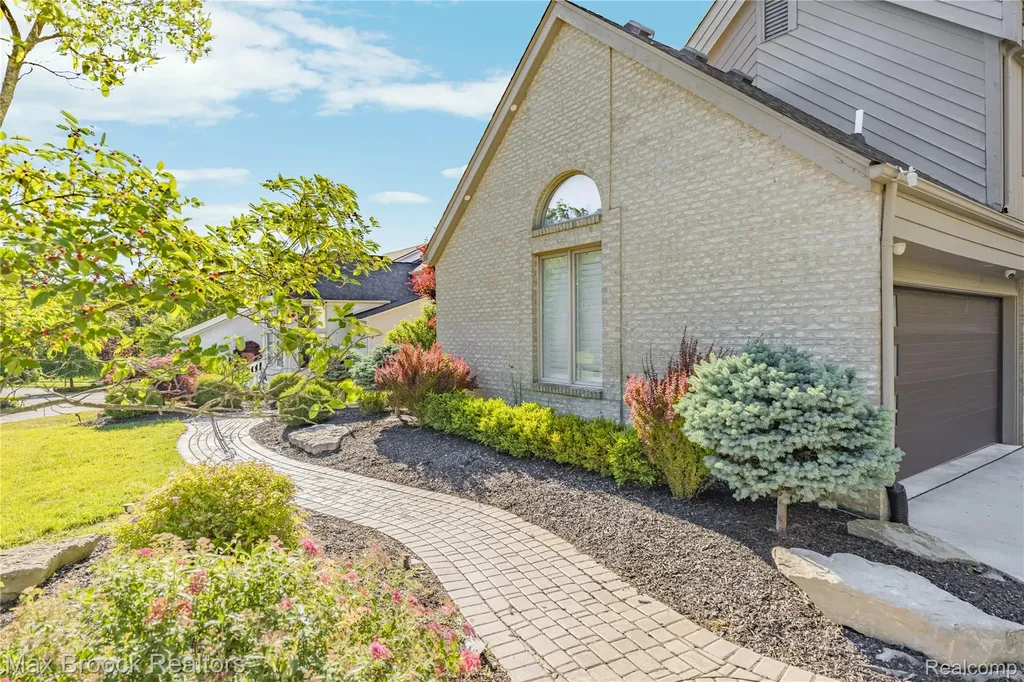 7102 Alta Vista Drive West Bloomfield Charter Township MI 48322