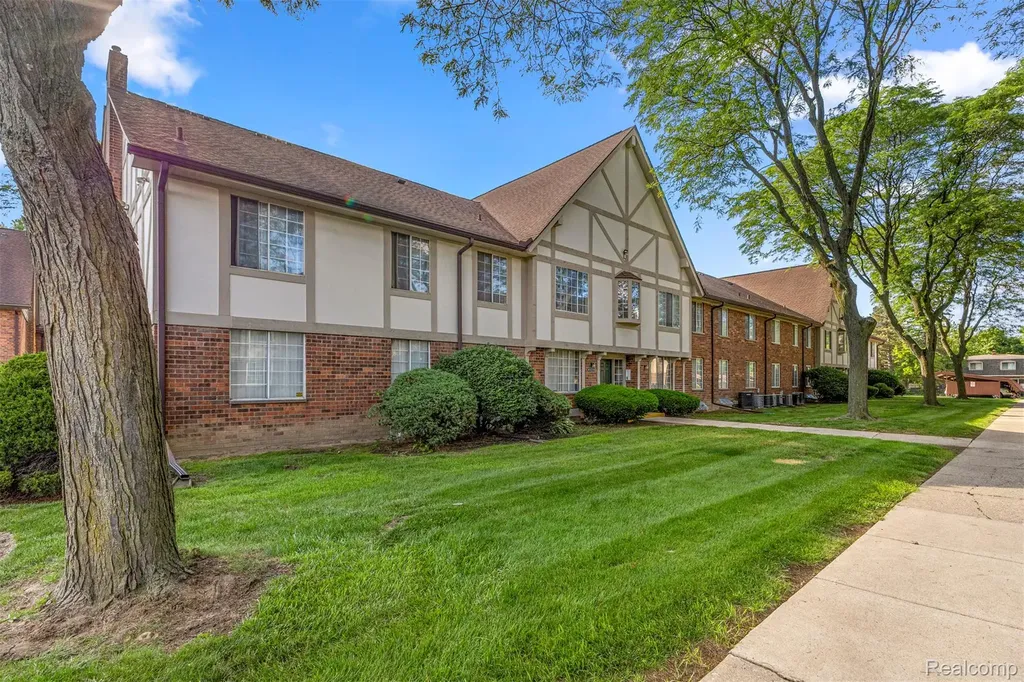 30220 Southfield Road Southfield City MI 48076