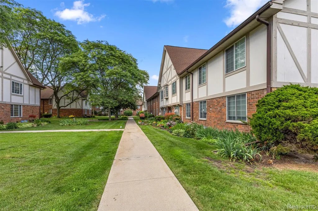 30220 Southfield Road Southfield City MI 48076