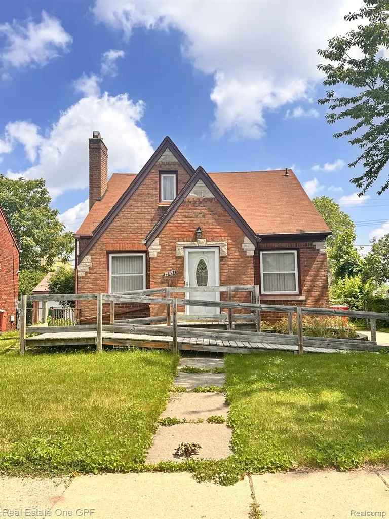 15497 Nehls Avenue Eastpointe City MI 48021