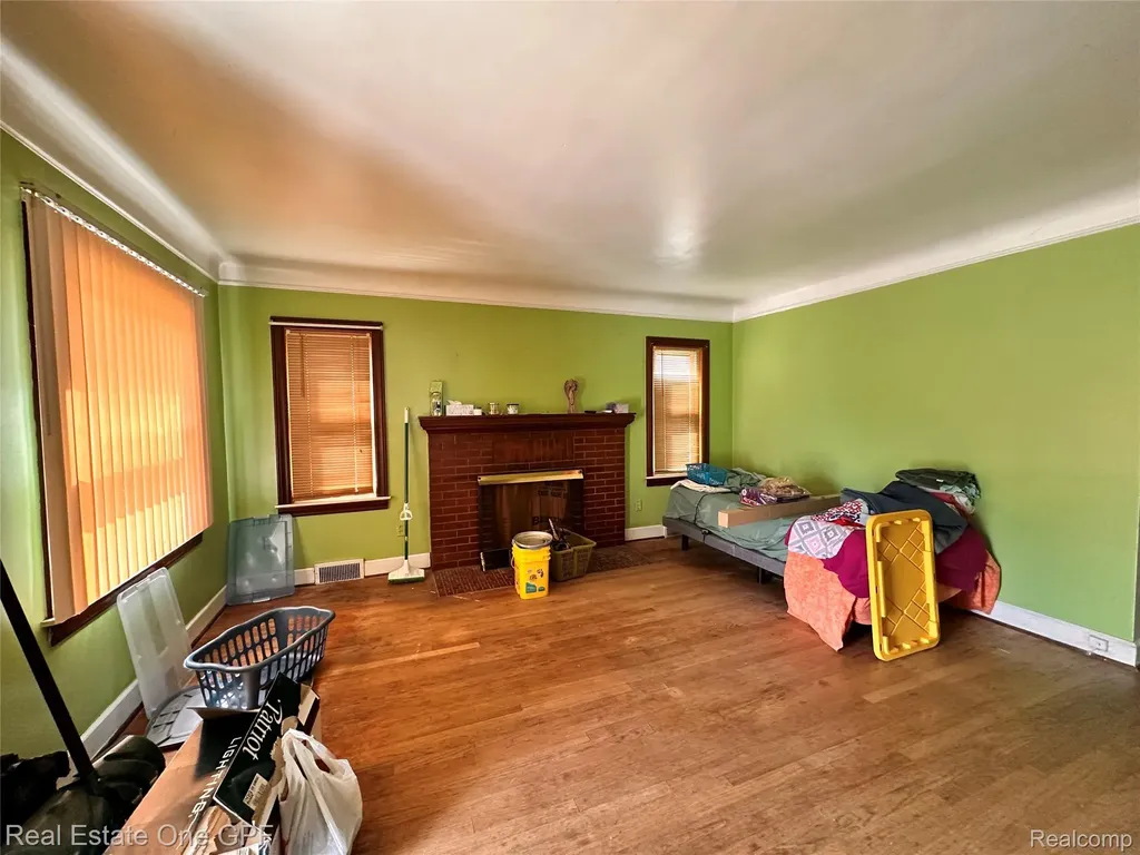 15497 Nehls Avenue Eastpointe City MI 48021