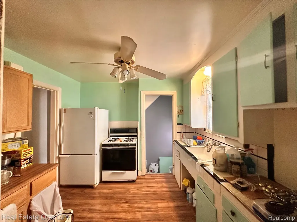 15497 Nehls Avenue Eastpointe City MI 48021