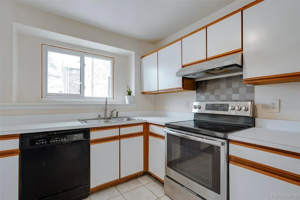 42739 Lilley Pointe Drive Canton Charter Township MI 48187