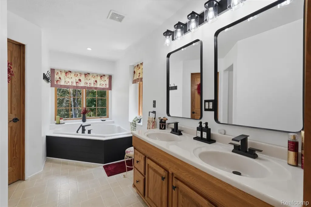 10525 Antcliff Road Norvell Township MI 49230