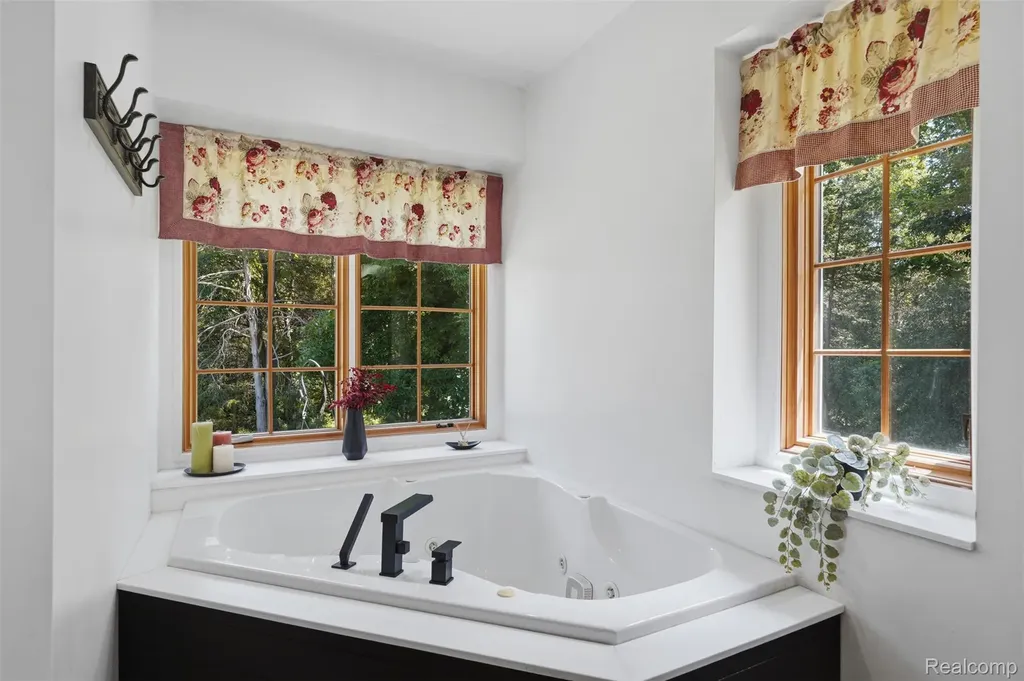 10525 Antcliff Road Norvell Township MI 49230