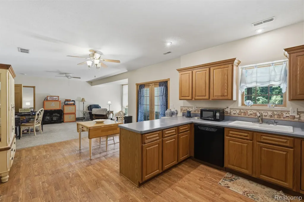 10525 Antcliff Road Norvell Township MI 49230