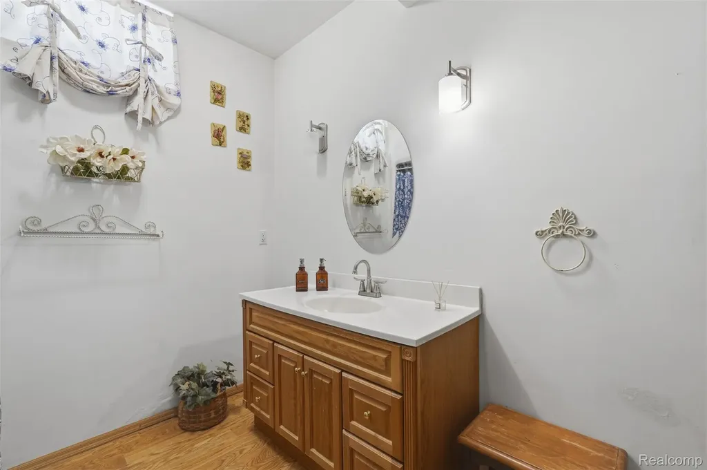 10525 Antcliff Road Norvell Township MI 49230