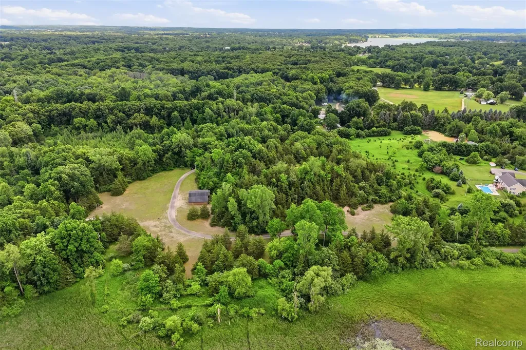 10525 Antcliff Road Norvell Township MI 49230