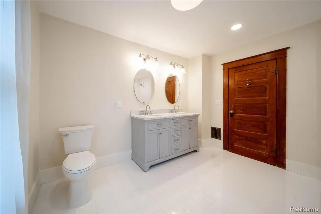 438 N Bailey Street Romeo Village MI 48065