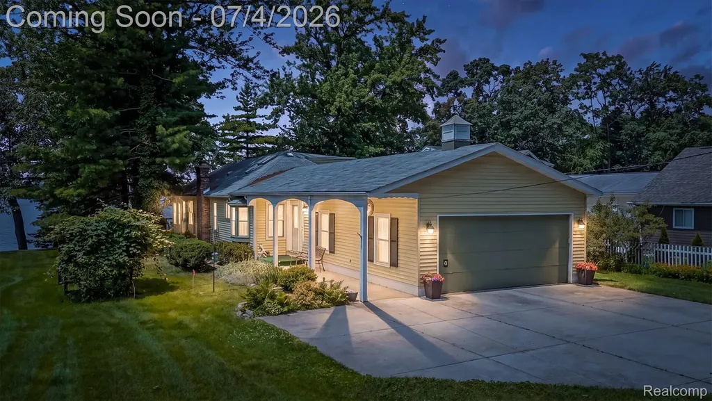 93 Danforth Street White Lake Charter Township MI 48386