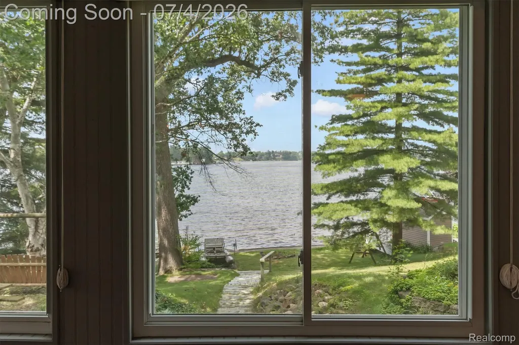 93 Danforth Street White Lake Charter Township MI 48386