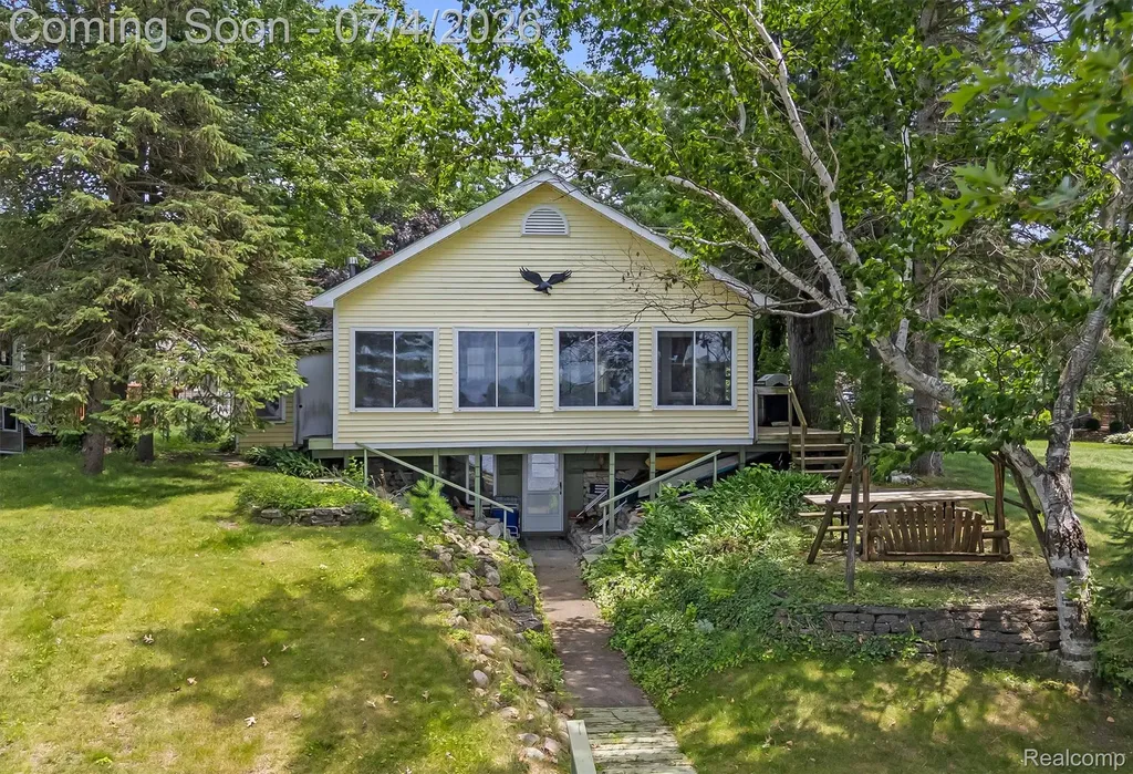 93 Danforth Street White Lake Charter Township MI 48386