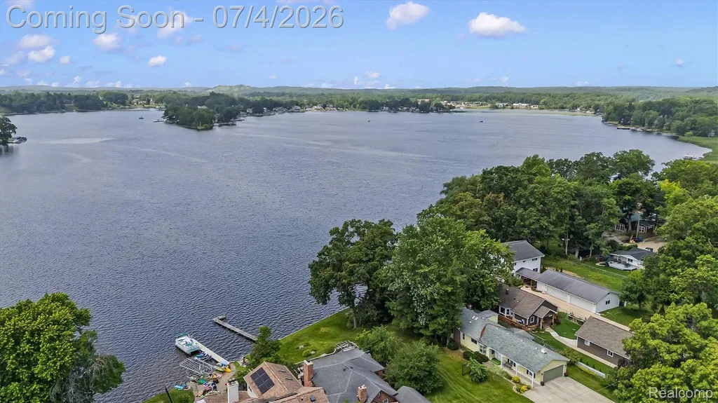 93 Danforth Street White Lake Charter Township MI 48386