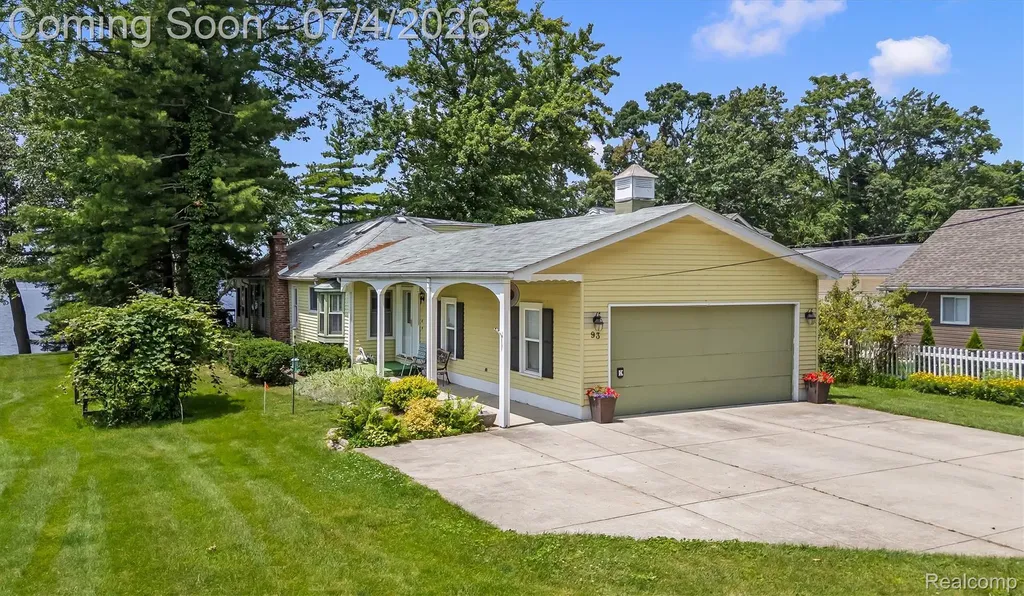 93 Danforth Street White Lake Charter Township MI 48386