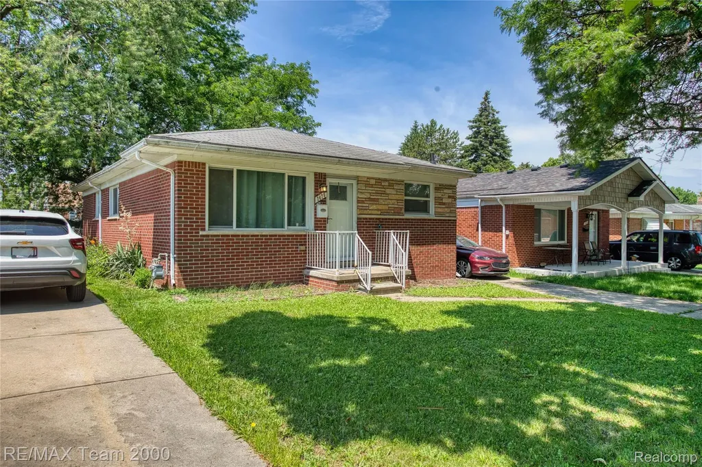 7475 Fenton Street Dearborn Heights City MI 48127