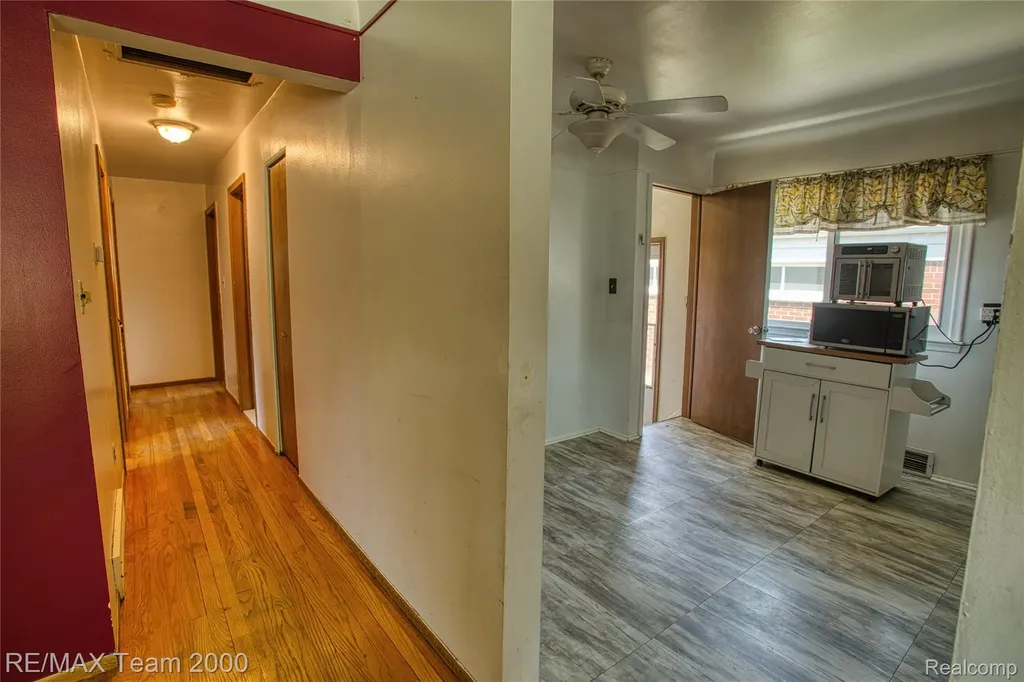 7475 Fenton Street Dearborn Heights City MI 48127