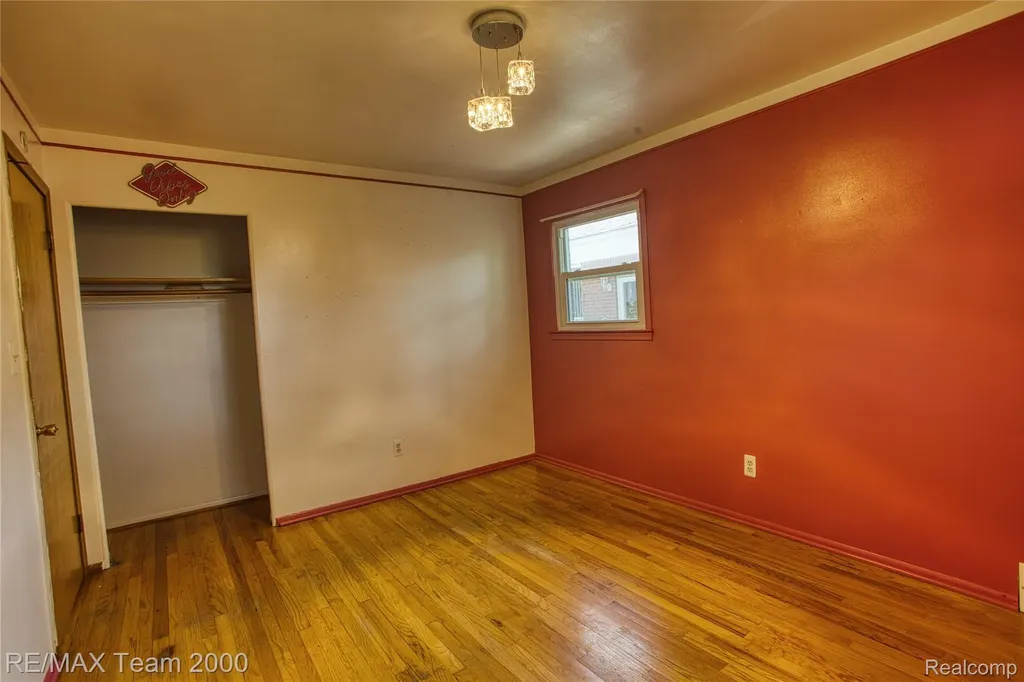 7475 Fenton Street Dearborn Heights City MI 48127