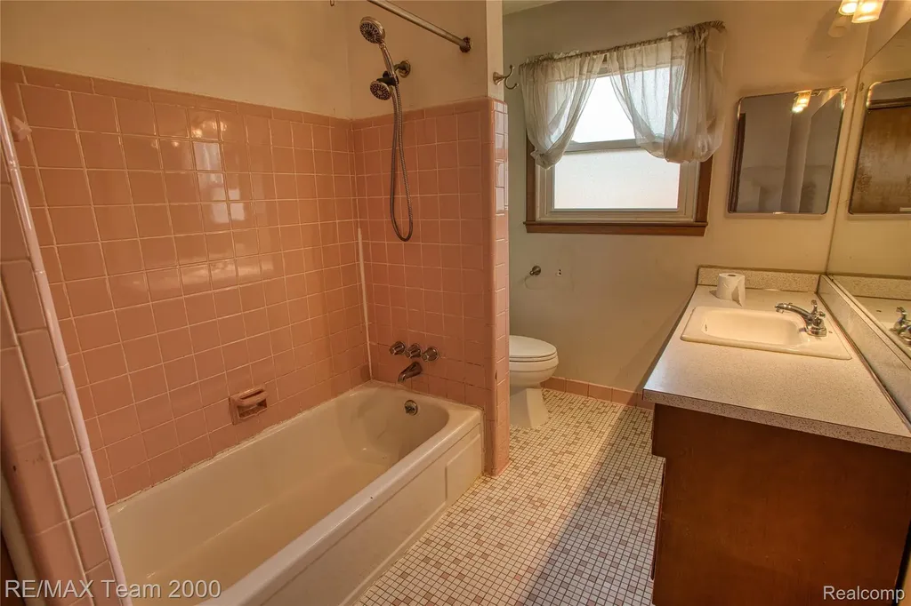 7475 Fenton Street Dearborn Heights City MI 48127