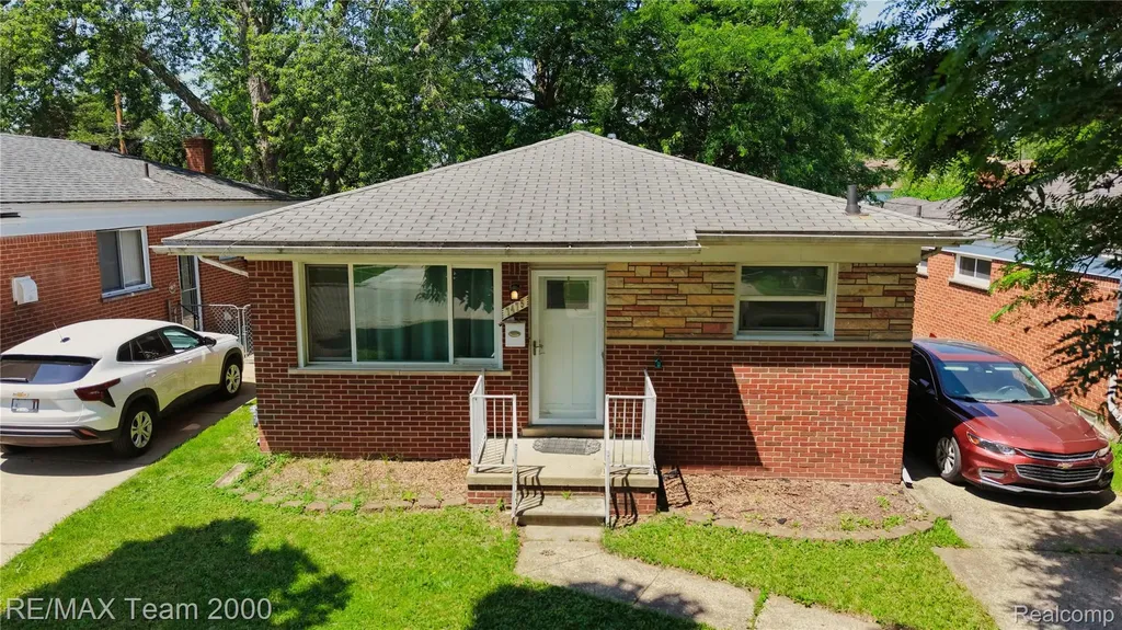 7475 Fenton Street Dearborn Heights City MI 48127