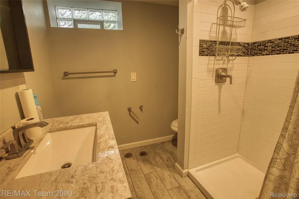 7475 Fenton Street Dearborn Heights City MI 48127