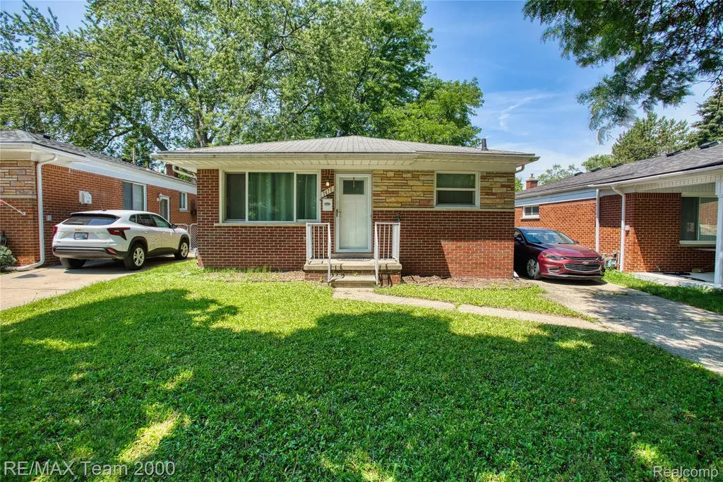 7475 Fenton Street Dearborn Heights City MI 48127