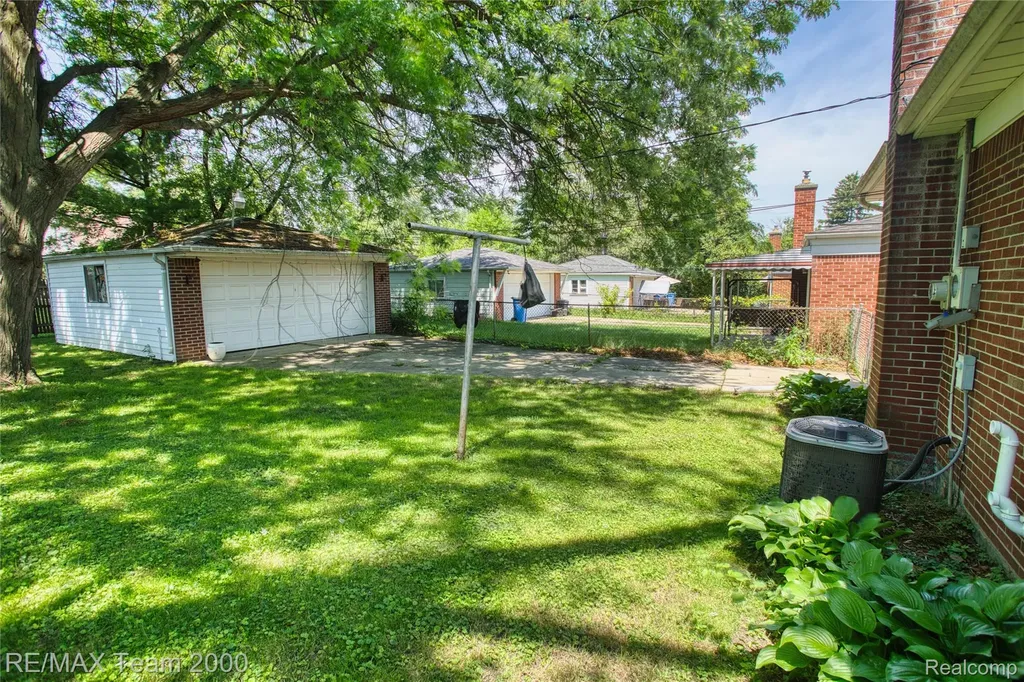 7475 Fenton Street Dearborn Heights City MI 48127