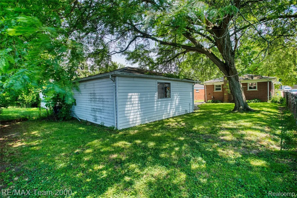 7475 Fenton Street Dearborn Heights City MI 48127