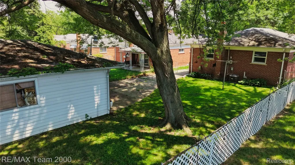 7475 Fenton Street Dearborn Heights City MI 48127
