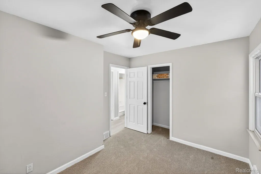 18827 Woodside Street Harper Woods City MI 48225