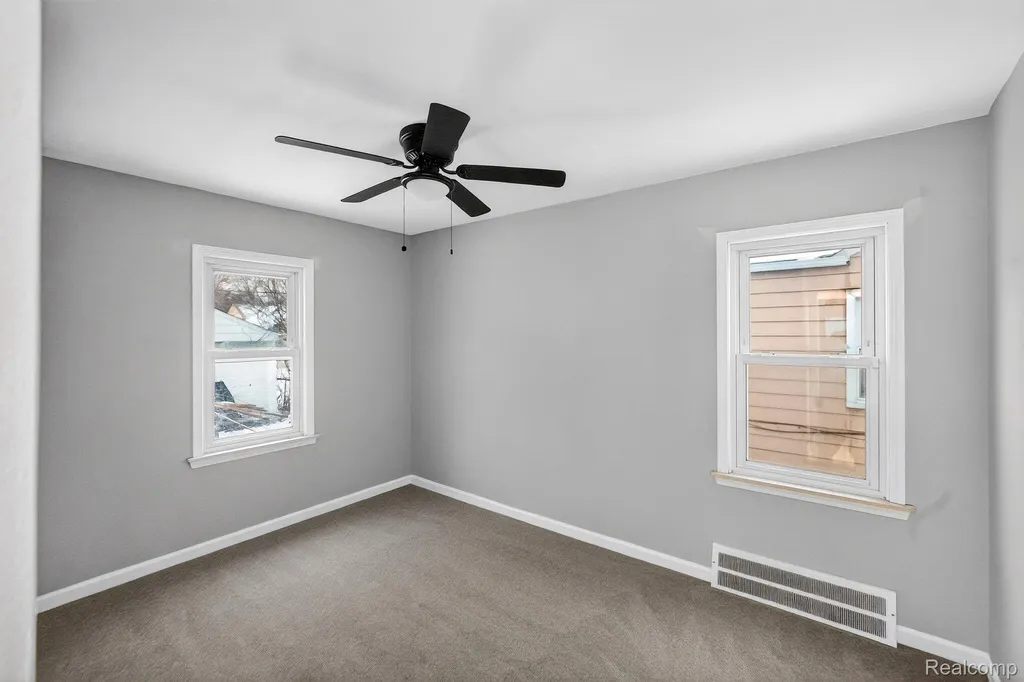 18827 Woodside Street Harper Woods City MI 48225
