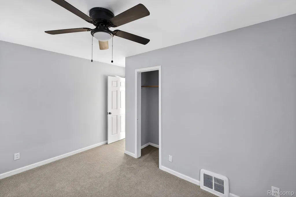 18827 Woodside Street Harper Woods City MI 48225