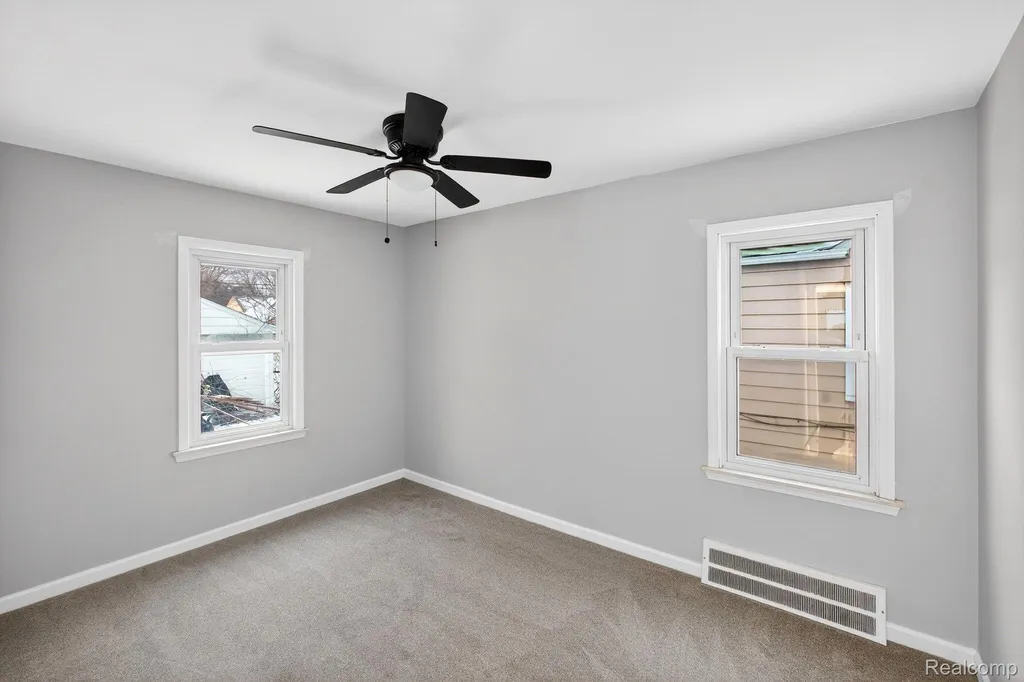 18827 Woodside Street Harper Woods City MI 48225