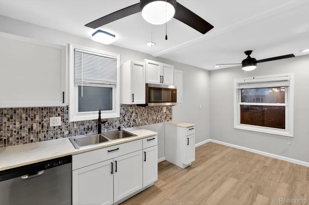 18827 Woodside Street Harper Woods City MI 48225