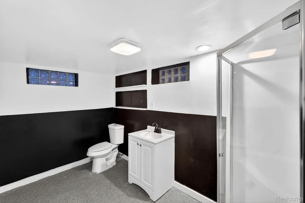 18827 Woodside Street Harper Woods City MI 48225