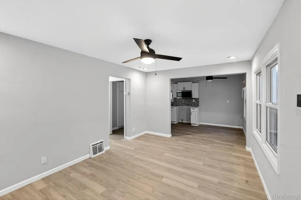18827 Woodside Street Harper Woods City MI 48225