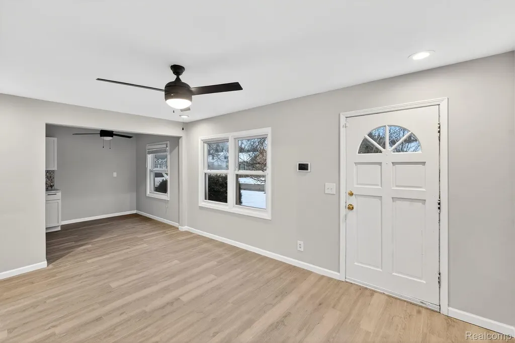 18827 Woodside Street Harper Woods City MI 48225