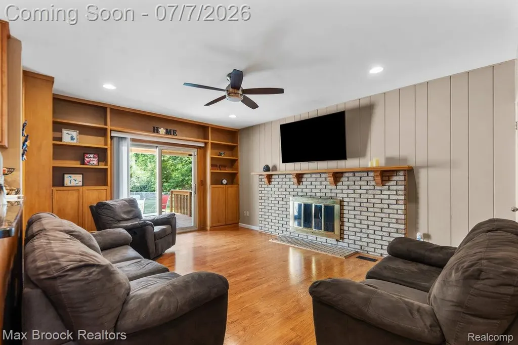 45361 Indian Creek Drive Canton Charter Township MI 48187