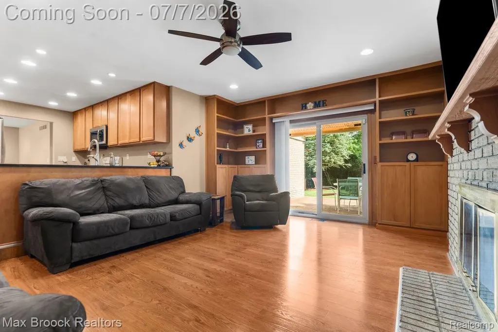 45361 Indian Creek Drive Canton Charter Township MI 48187