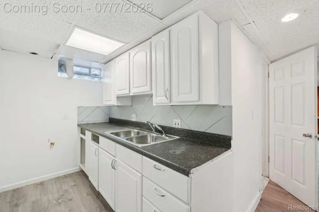 19211 Birwood Street Detroit City MI 48221