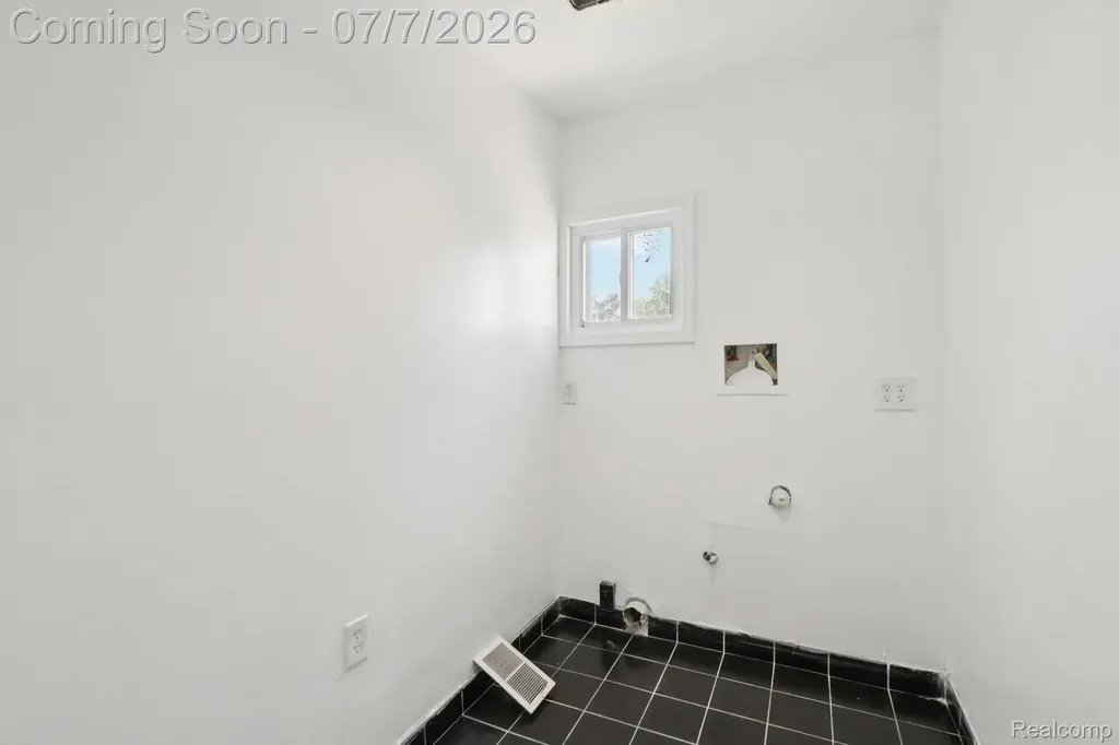 19211 Birwood Street Detroit City MI 48221