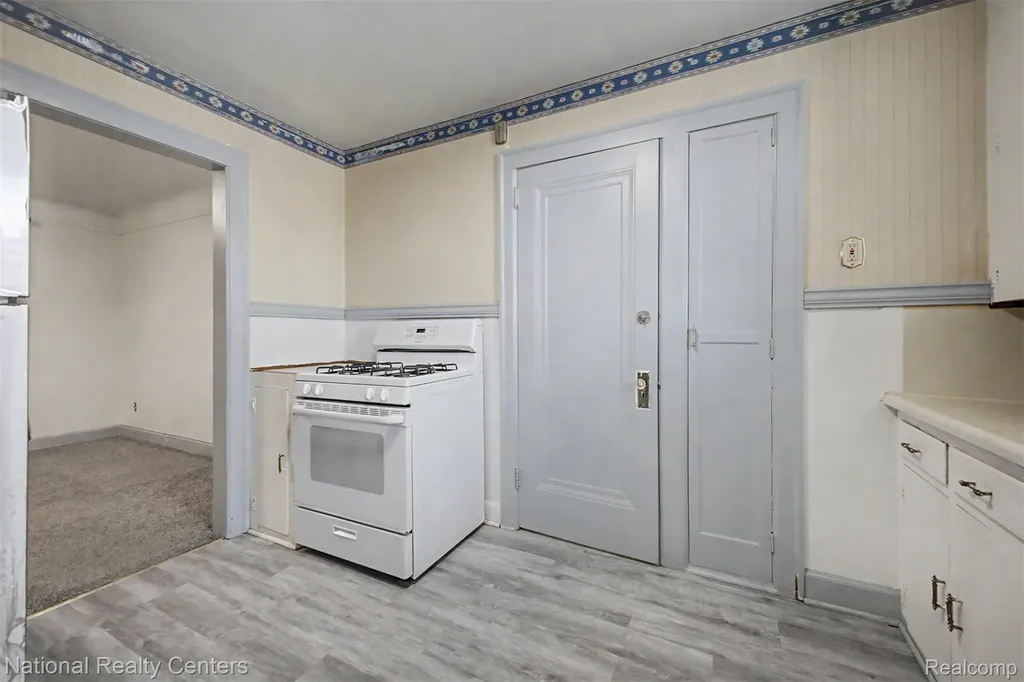 6348 Coleman Street Dearborn City MI 48126