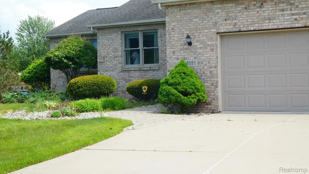 8051 Prestonwood Court Flushing Charter Township MI 48433